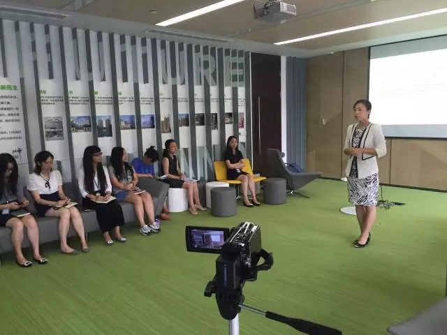 修齐礼仪新城控股第一期接待员礼仪培训