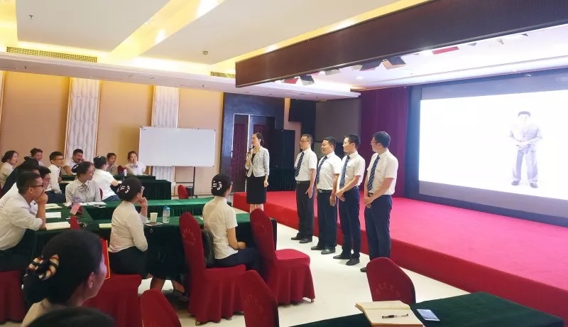 修齐礼仪金融行业服务