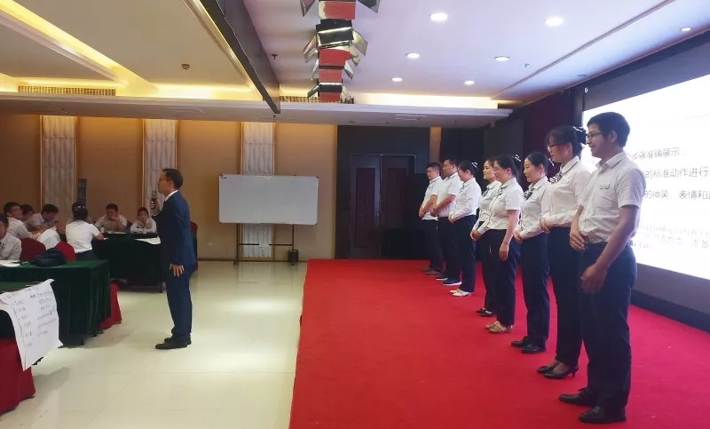 修齐礼仪金融行业服务