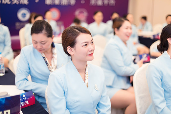 你了解礼仪培训师这个职业吗