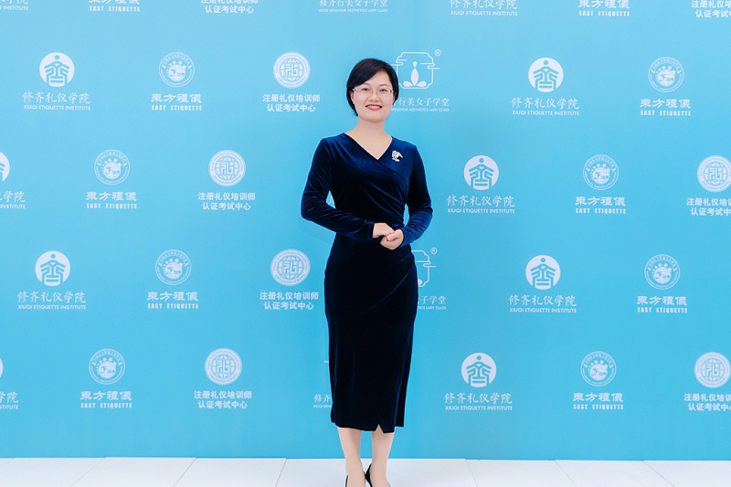 修齐礼仪书院高级礼仪培训师培训班何勤老师