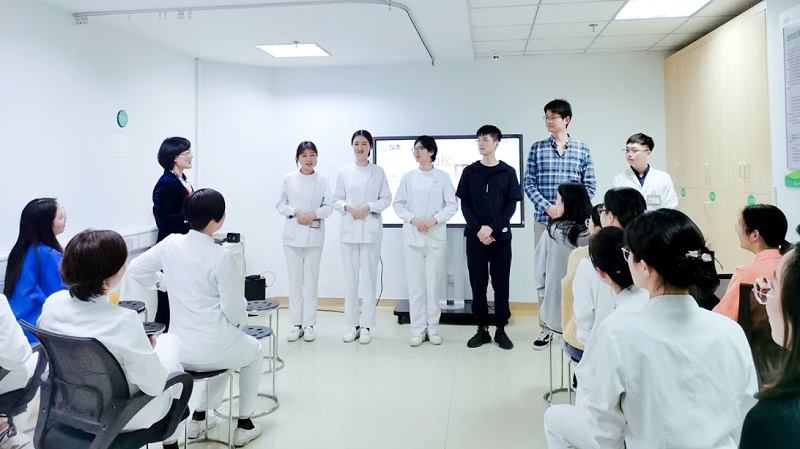 修齐礼仪书院高级礼仪培训师培训班何勤老师医护礼仪培训照片