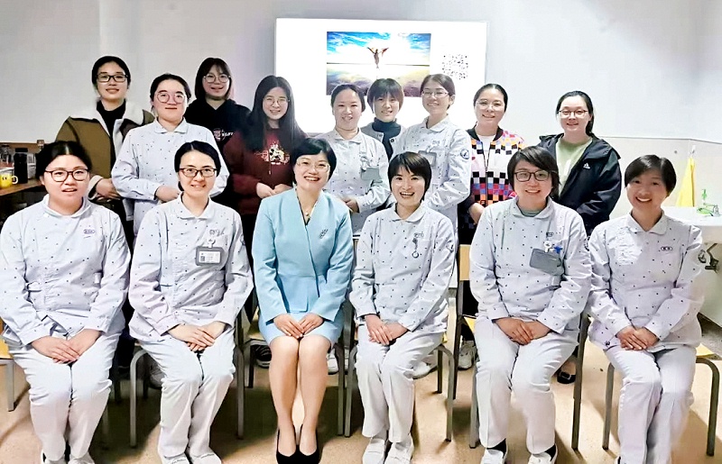 修齐礼仪书院高级礼仪培训师培训班何勤老师医护礼仪培训照片