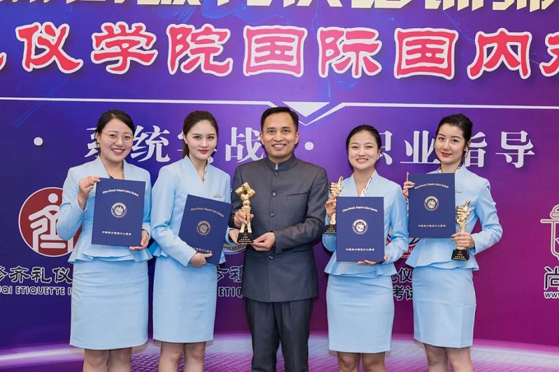 修齐礼仪书院高级礼仪培训师双证班98期学员赵爱明老师3