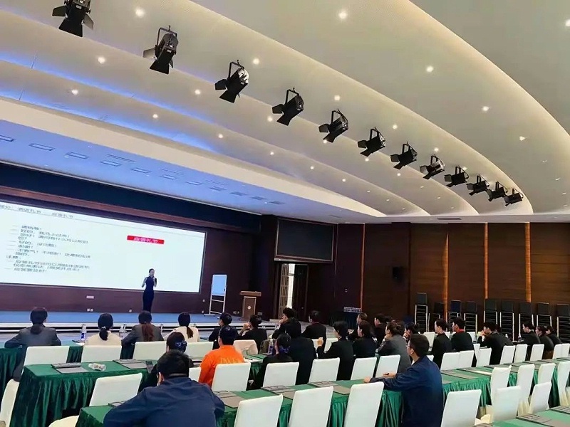 修齐礼仪书院高级礼仪培训师双证班98期学员赵爱明老师6