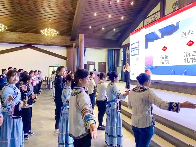 修齐礼仪书院高级礼仪培训师双证班98期学员赵爱明老师7