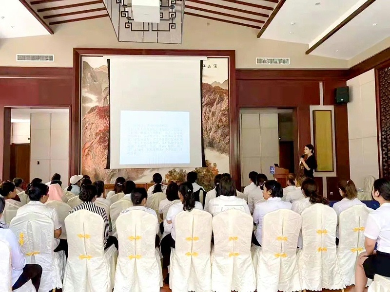 修齐礼仪书院高级礼仪培训师双证班98期学员赵爱明老师8