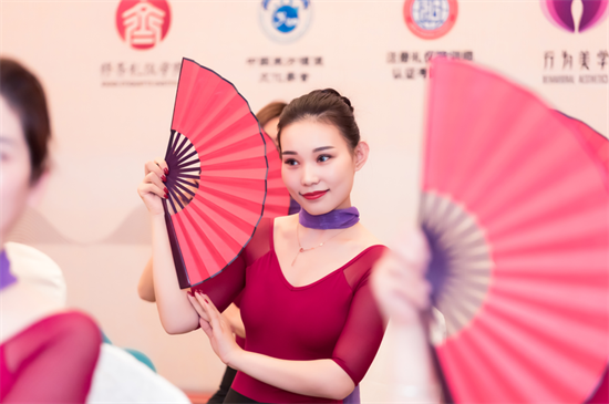 想做形体老师,ACIC国际证书有用吗