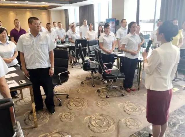 修齐礼仪受邀做服务礼仪培训