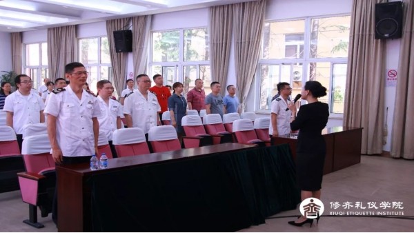 修齐礼仪高级礼仪培训师助力闵行区卫生管理所文明执法礼仪培训