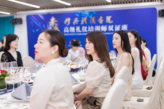 高级礼仪培训师证书怎么考,查看流程