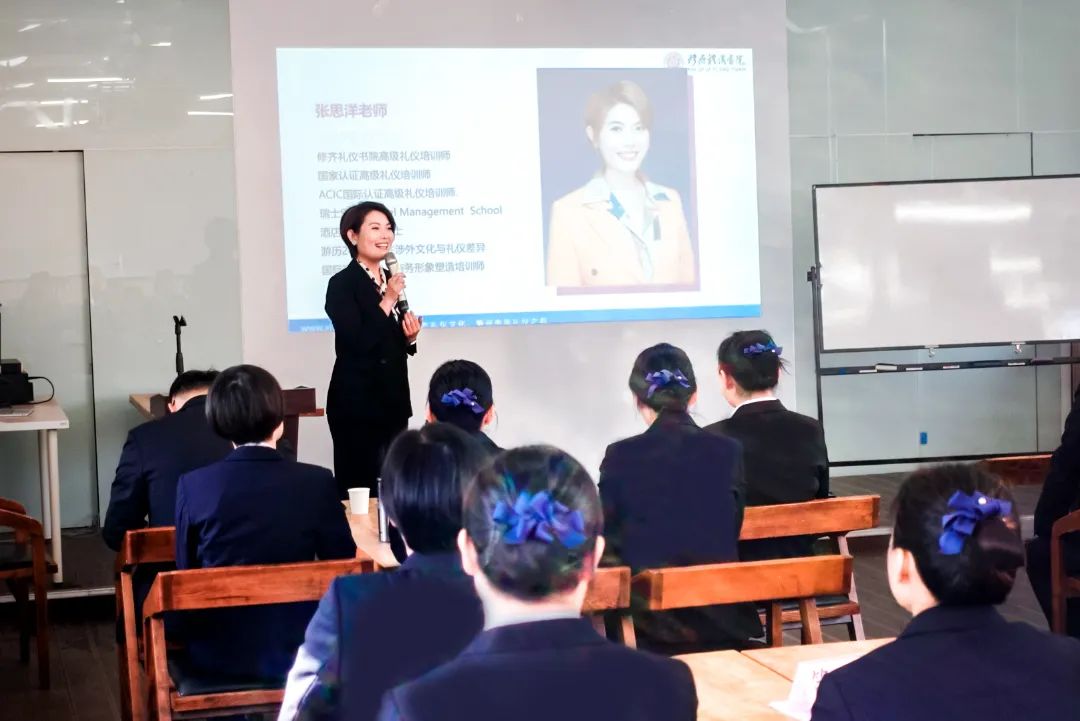 修齐礼仪书院高级礼仪培训师张思洋老师政务大厅服务礼仪培训12.jpg