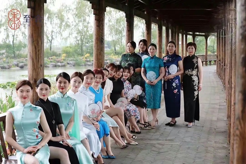 修齐礼仪书院高级礼仪培训师培训班116期学员栾雪菲老师旗袍仪态礼仪培训照片11