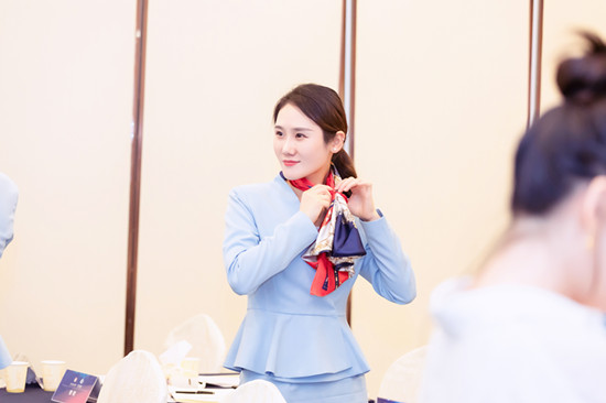 高级礼仪培训师证书到手,终于不再焦虑了