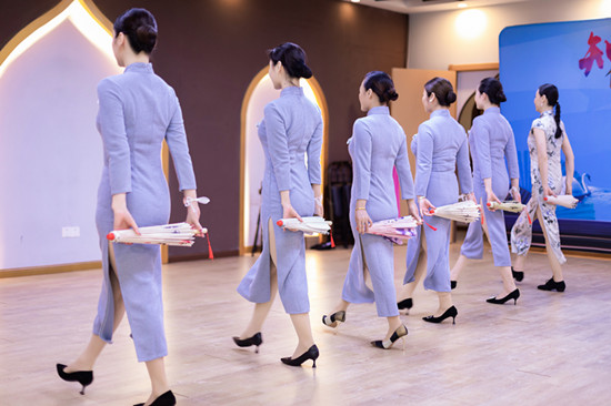 形体仪态培训师认证哪家好