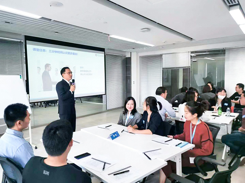 修齐礼仪书院“比心陪练”互联网公司《高端商务交往礼仪培训》圆满结束