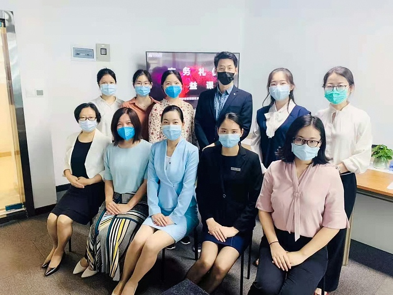 修齐礼仪书院高级礼仪培训师双证班99期学员曾密老师礼仪培训照片11