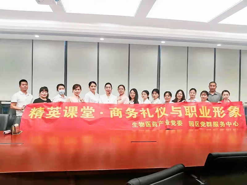 修齐礼仪书院高级礼仪培训师双证班99期学员曾密老师礼仪培训照片19