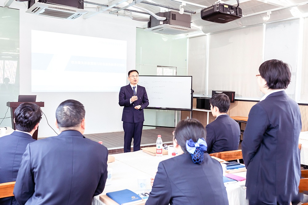 修齐礼仪礼仪培训行业实战专家王新老师为长兴进行政务礼仪培训