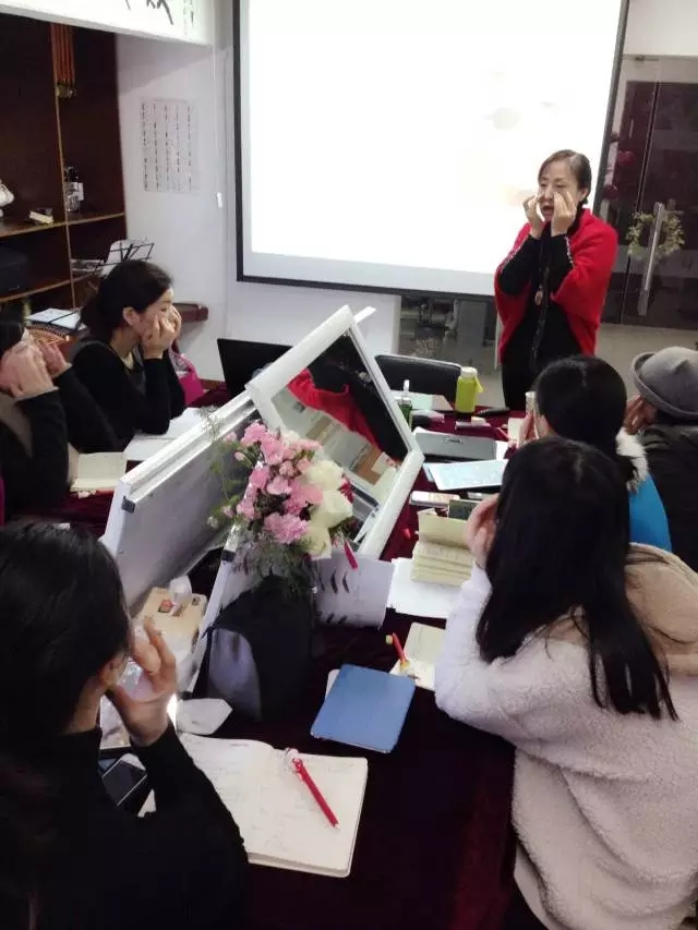 修齐礼仪明星老师课程专业彩妆课程班