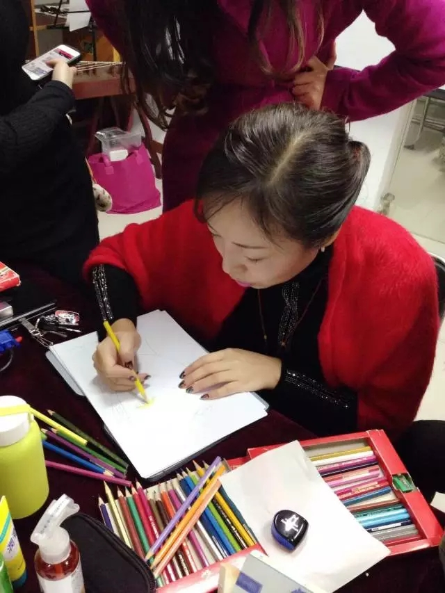 修齐礼仪明星老师课程专业彩妆课程班