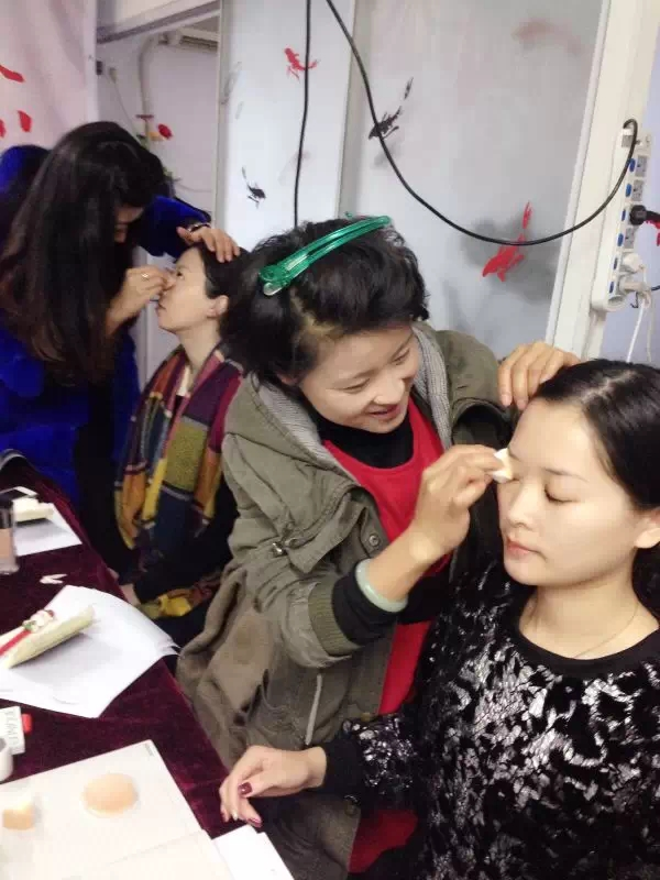 修齐礼仪明星老师课程专业彩妆课程班