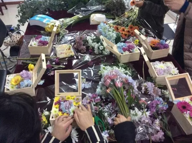 修齐礼仪感恩活动”女人如花之花艺沙龙“圆满结束