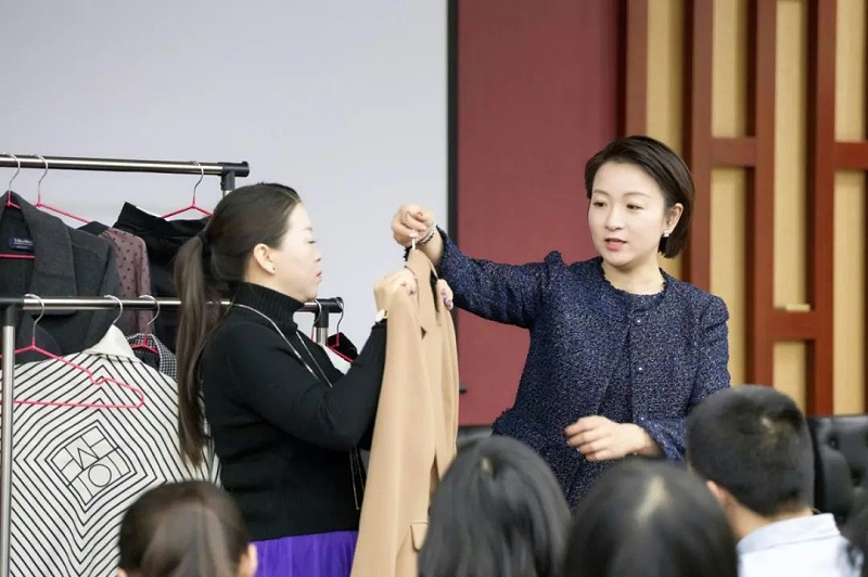 政法大学修齐礼仪教师礼仪素养提升项目培训6