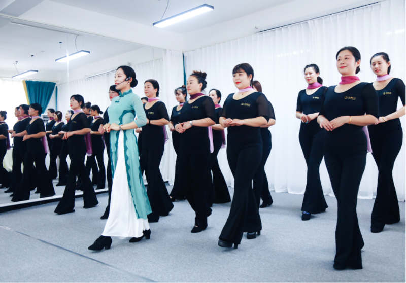 修齐礼仪书院高级礼仪培训师双证班116期学员路瑶老师课程现场7