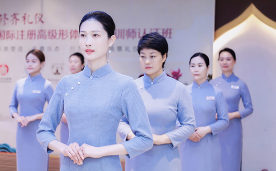 告诉大家零基础如何成为形体礼仪培训师