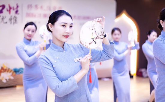 告诉大家零基础如何成为形体礼仪培训师