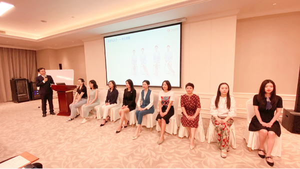 杭州东海地产《房地产商务礼仪培训》圆满结束