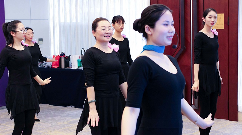 修齐礼仪礼仪培训师培训形体梳理课程现场照片