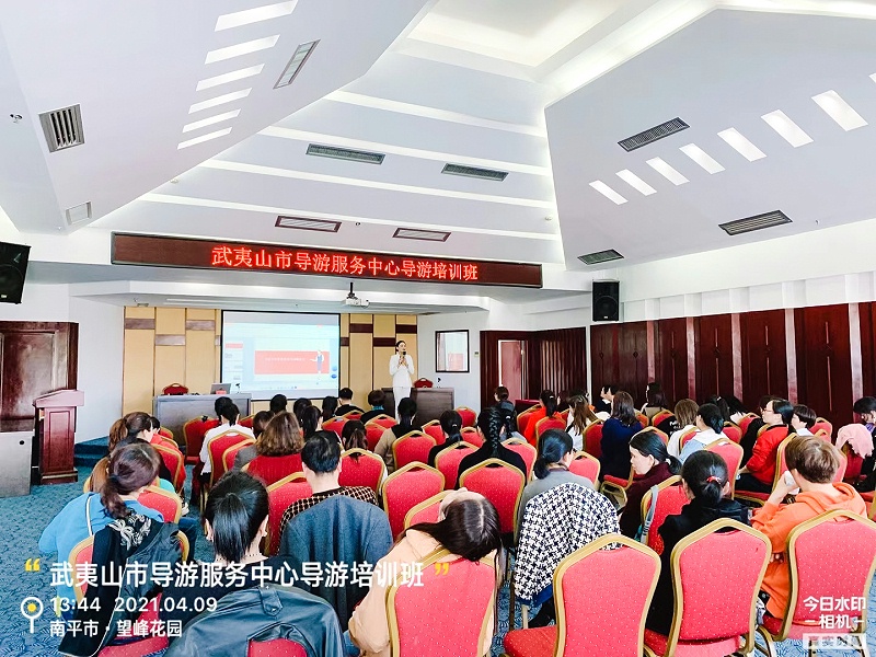 修齐礼仪书院高级形体仪态礼仪培训师双证班37期学员夏冰老师企业礼仪培训5