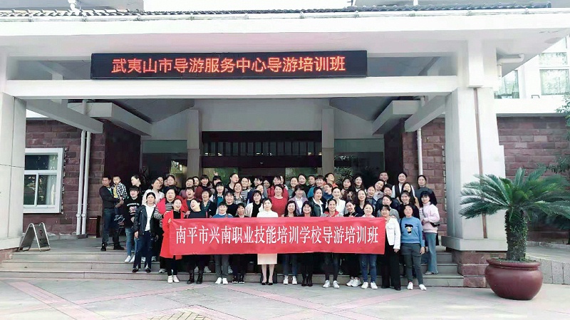 修齐礼仪书院高级形体仪态礼仪培训师双证班37期学员夏冰老师企业礼仪培训6