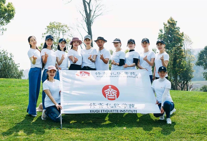 修齐礼仪书院高级礼仪培训师双证班110期学员吕燕琼老师3
