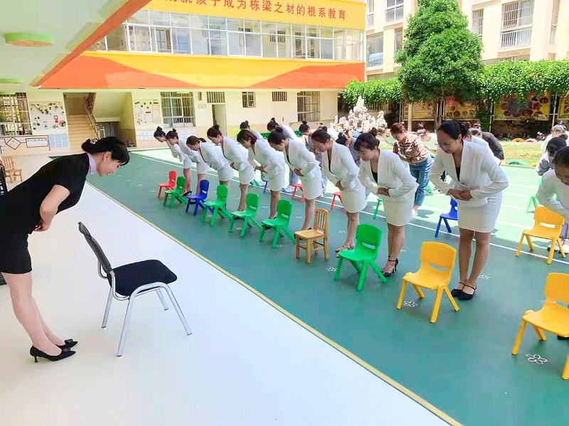 修齐礼仪书院高级礼仪培训师双证班110期学员吕燕琼老师12