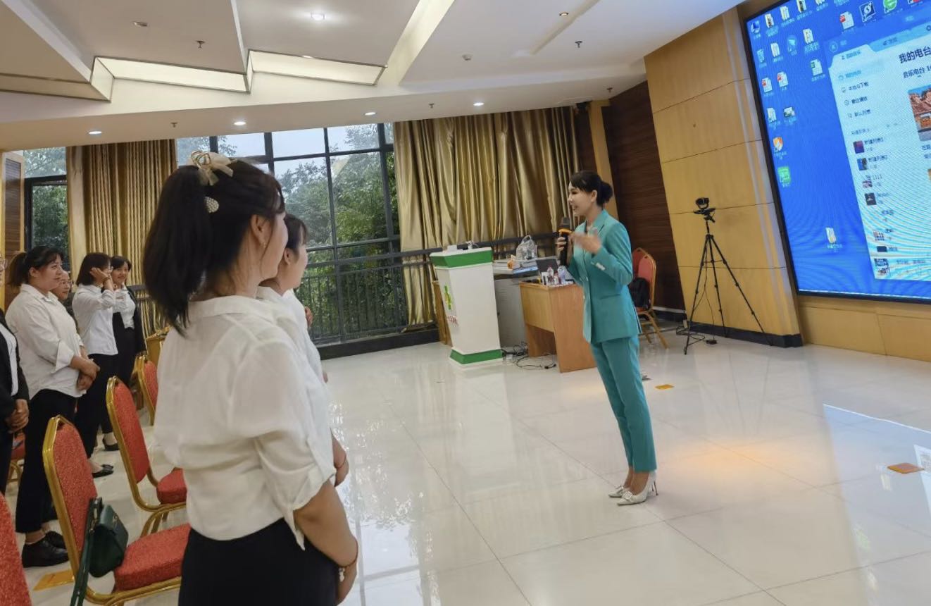 修齐礼仪书院高级礼仪培训师双证班111期学员王涵老师17.jpg