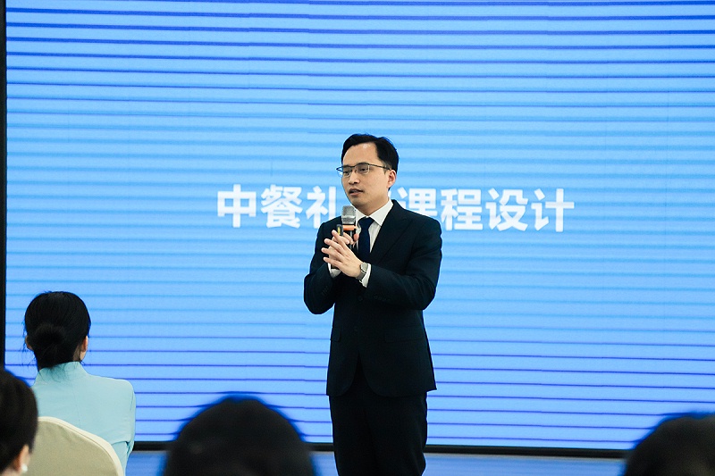 修齐礼仪书院125期高级礼仪培训师王新老师礼仪培训中餐礼仪课程设计授课精彩