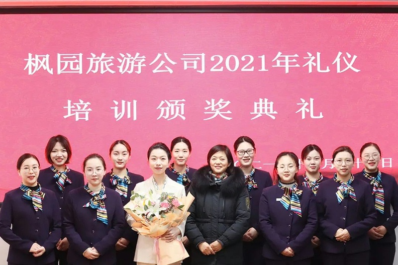 修齐礼仪书院高级礼仪培训师双班110期学员冯冰倩老师授课照片10
