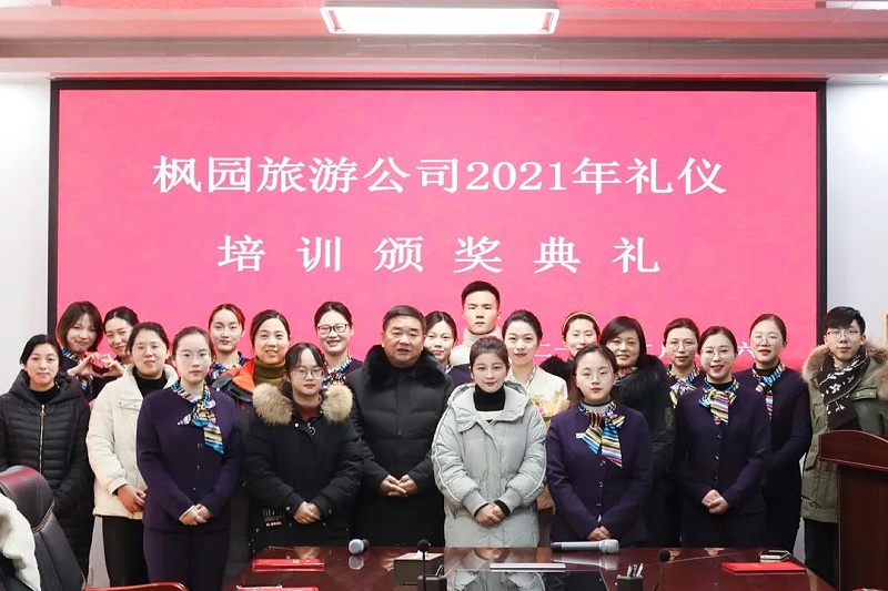 修齐礼仪书院高级礼仪培训师双班110期学员冯冰倩老师授课照片11