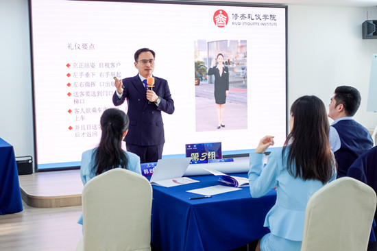 礼仪培训,考取礼仪培训师证书的费用大概多少