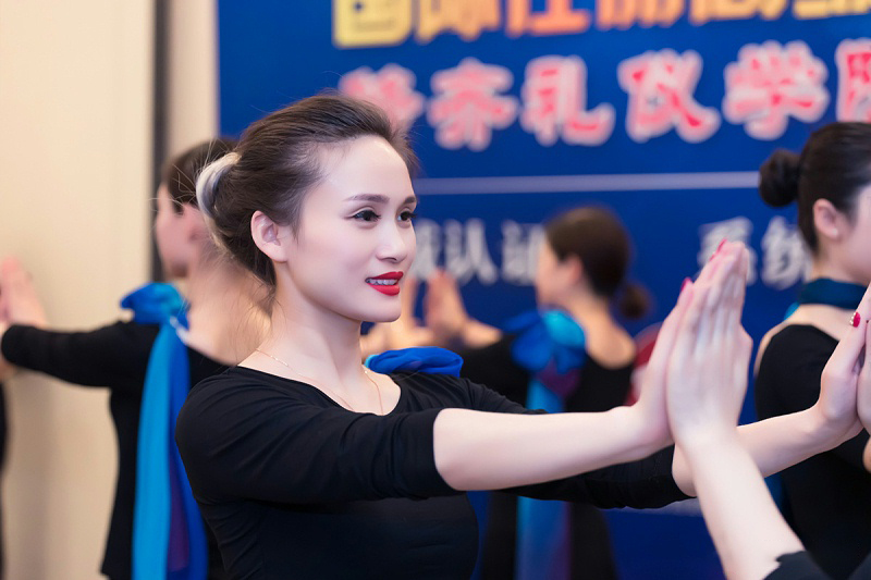 修齐礼仪高级礼仪培训师培训班培训行为美学优雅仪态形体礼仪教学