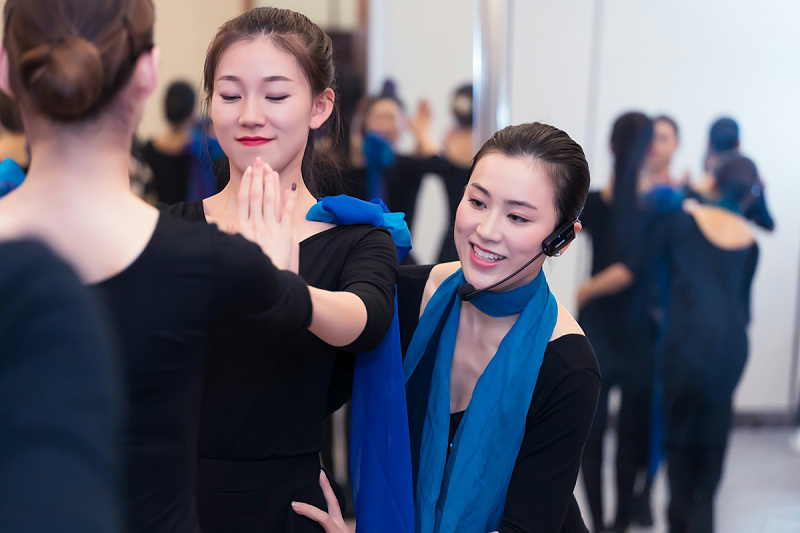 修齐礼仪高级礼仪培训师培训班培训行为美学优雅仪态形体礼仪教学