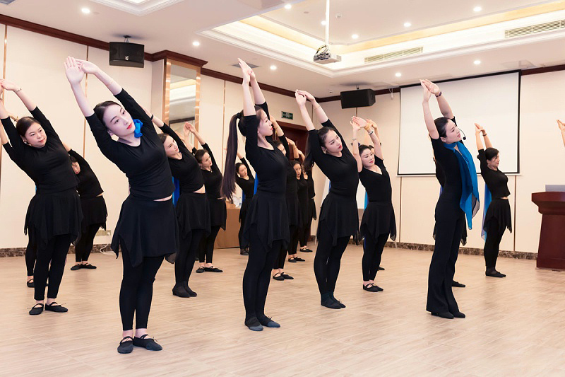 修齐礼仪高级礼仪培训师培训班培训行为美学优雅仪态形体礼仪教学