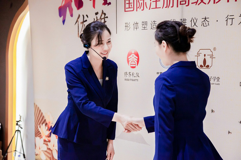 形体礼仪培训师培训商务礼仪培训课程照片