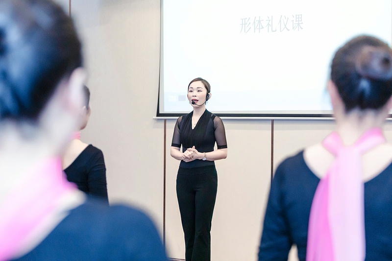 礼仪培训师培训班之形体礼仪培训