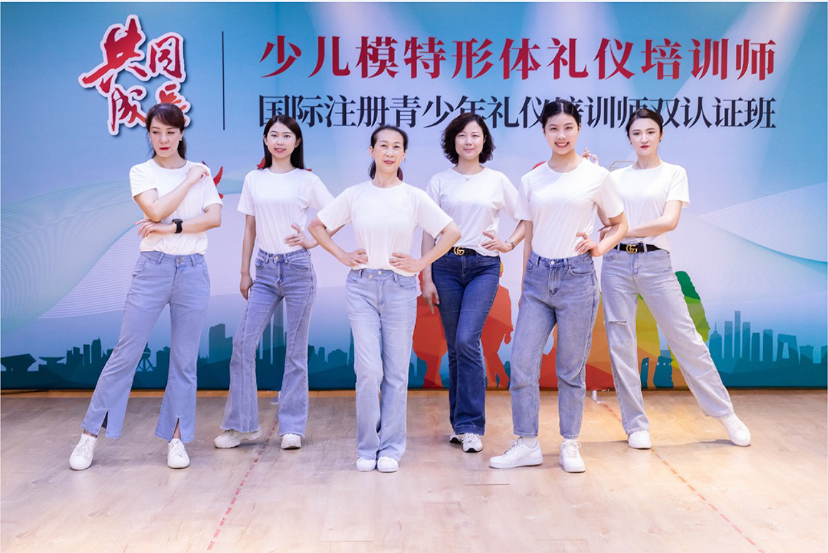 青少年礼仪培训师少儿模特形体礼仪培训课程照片-02_03