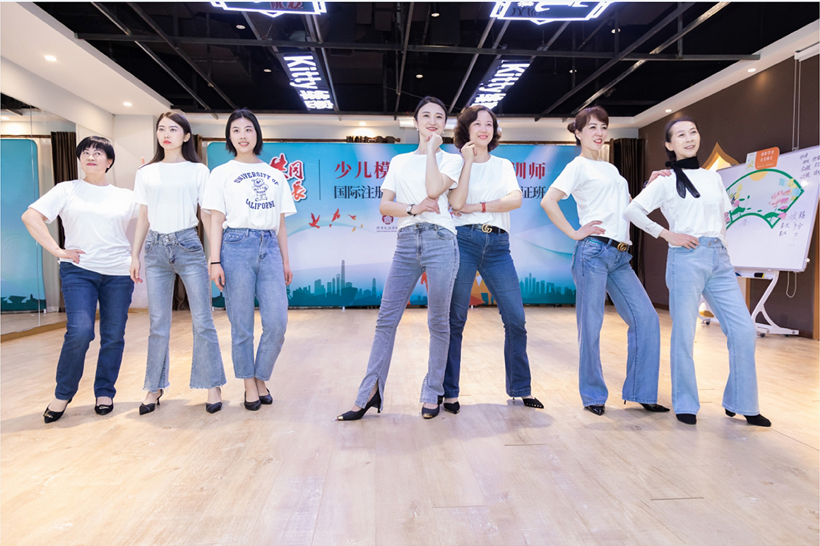 青少年礼仪培训师少儿模特形体礼仪培训课程照片-02_10