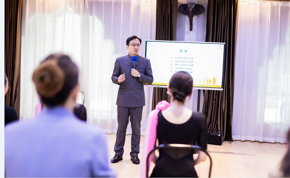 青少年礼仪培训师少儿模特形体礼仪培训课程照片-02_19